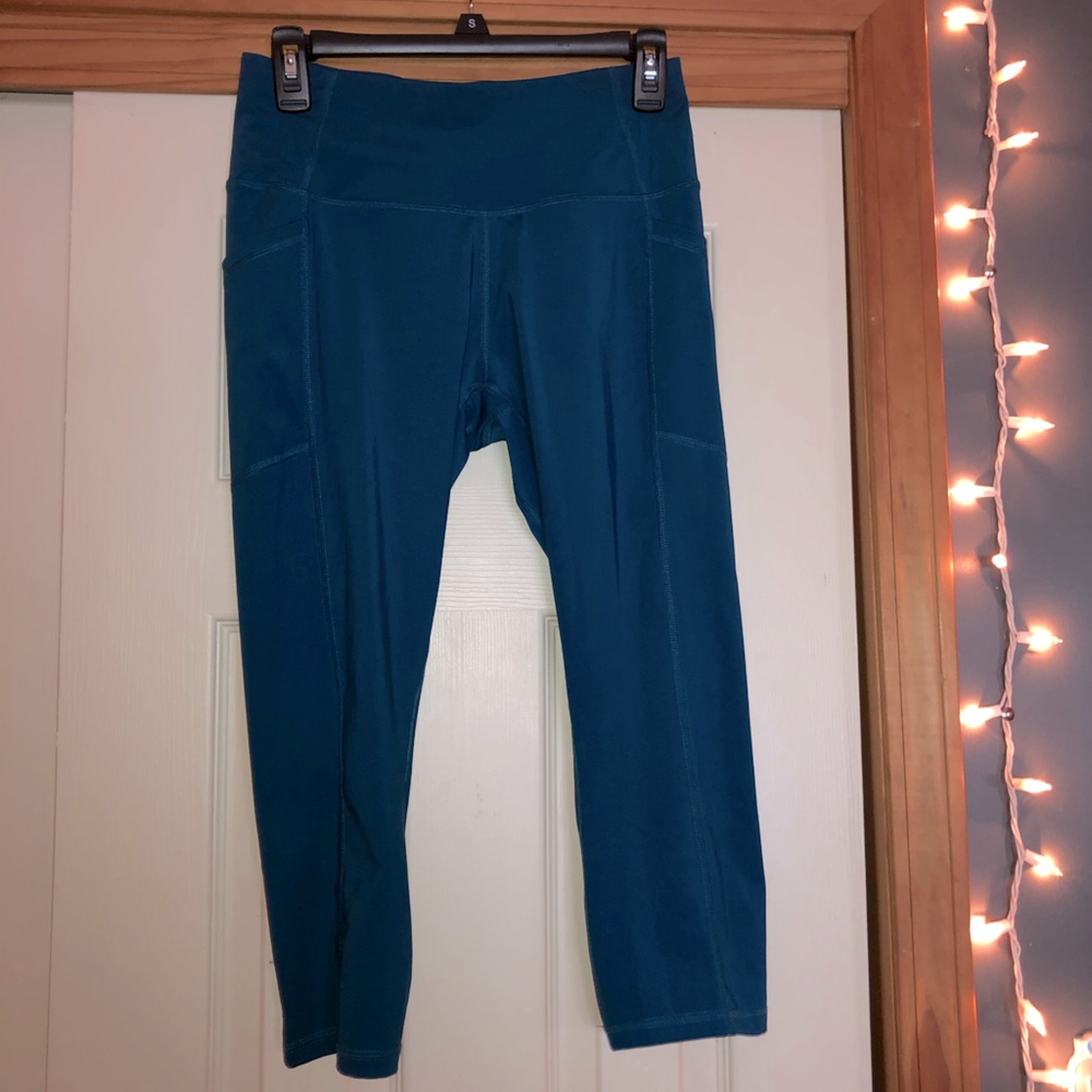 Blue cropped active leggings